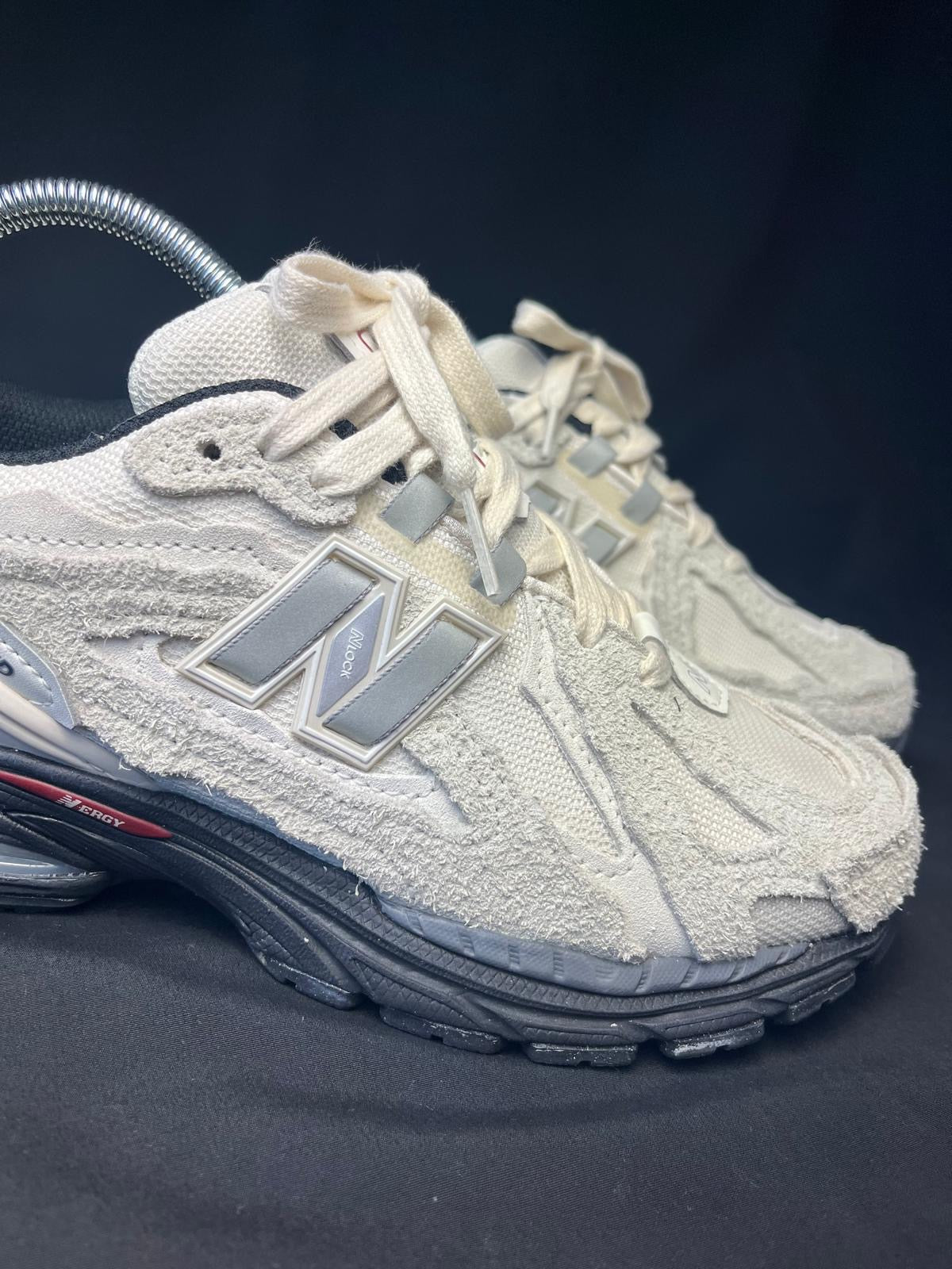 New Balance 1906D Trainers – Cream / Grey –