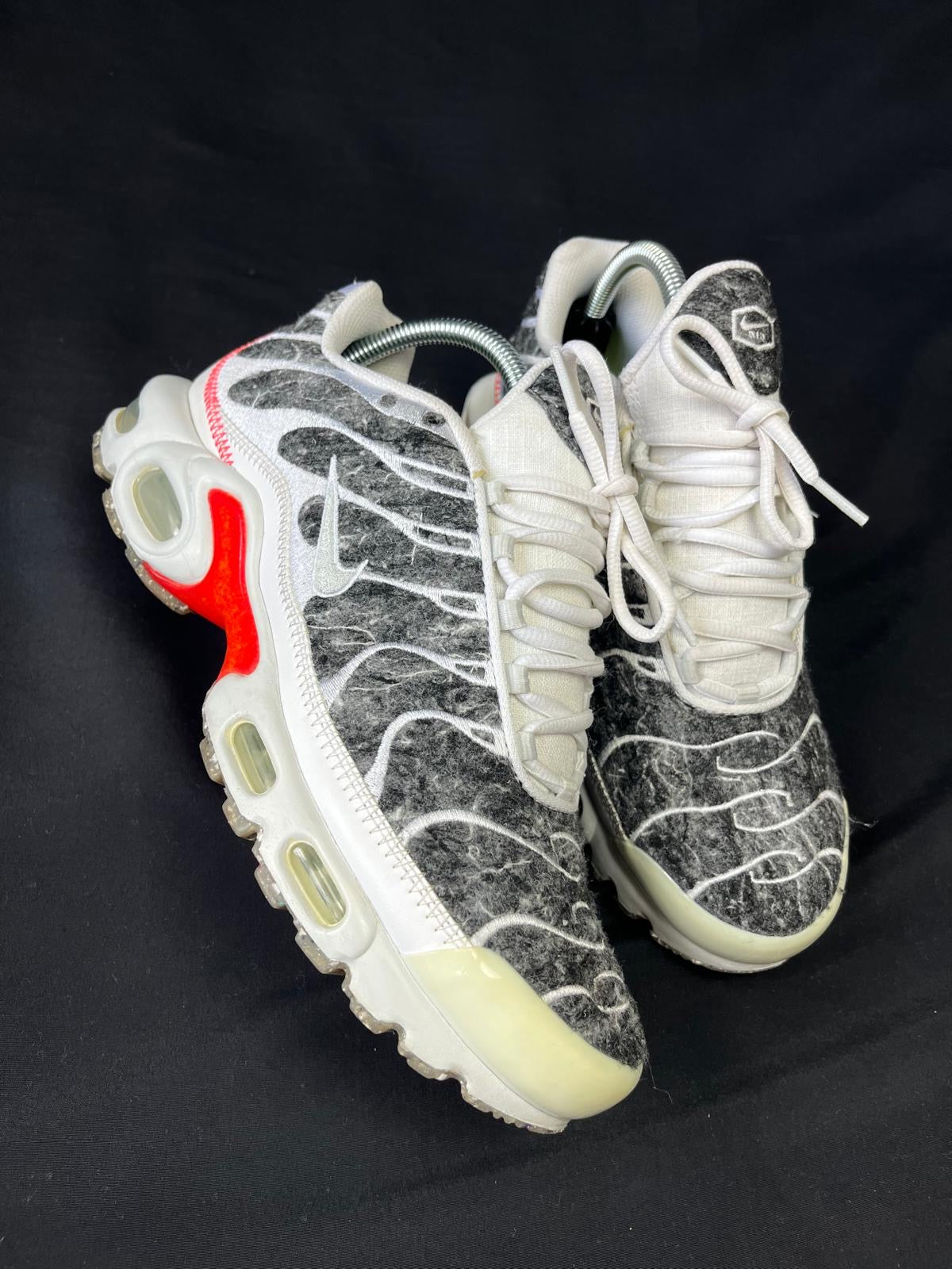 Nike Air Max Plus TN Grey White Red