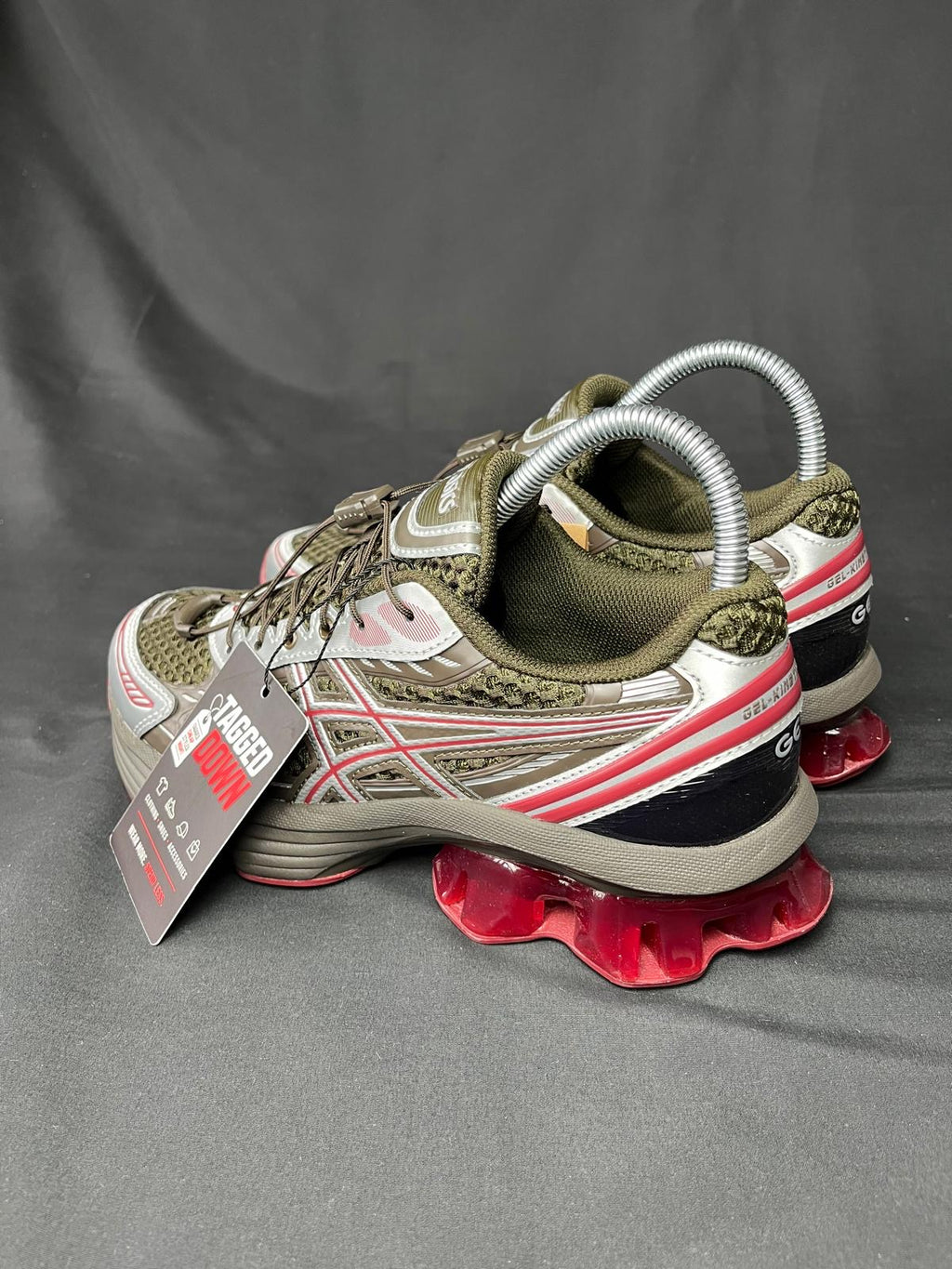 ASICS GEL-KINETIC Trainers – Khaki/Red