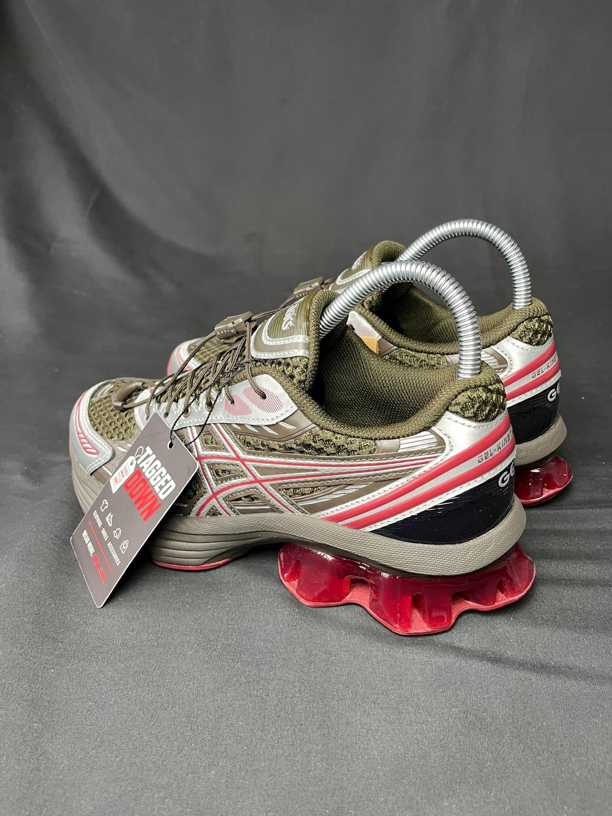 ASICS GEL-KINETIC Trainers – Khaki/Red