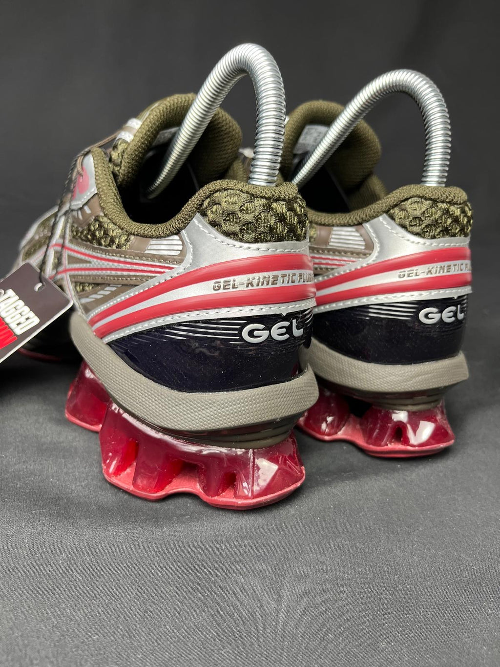 ASICS GEL-KINETIC Trainers – Khaki/Red