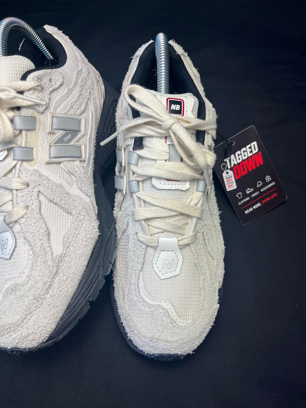 New Balance 1906D Trainers – Cream / Grey –
