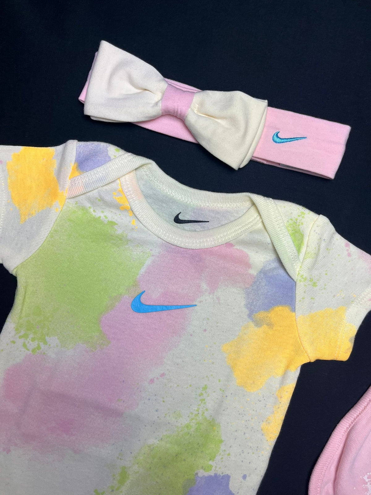 Nike Baby 3 Piece Paint Splash Gift Set Pink
