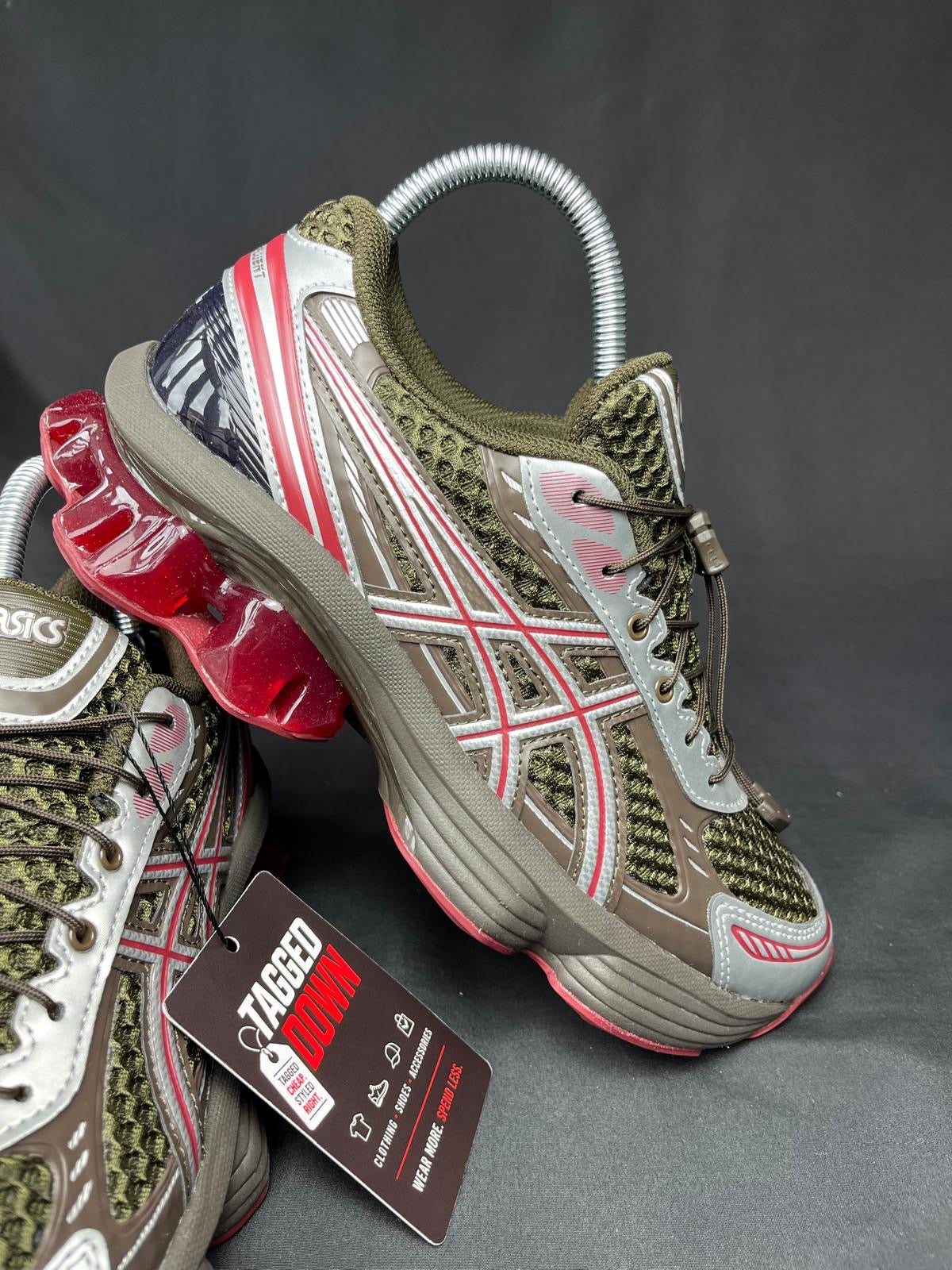 ASICS GEL-KINETIC Trainers – Khaki/Red